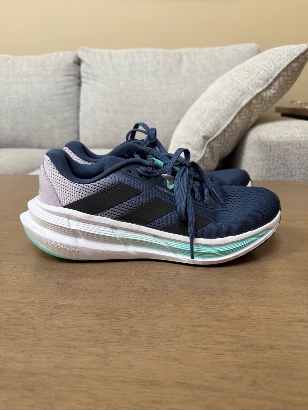 adidas Women’s Questar 3 Running Shoes 9.5 Excellent Condition